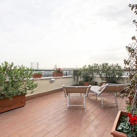 In The Clouds Over Trastevere, Penthouse Studio Apartment โรม ภายนอก รูปภาพ