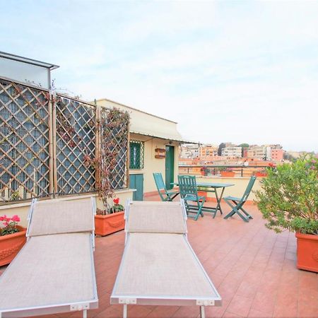 In The Clouds Over Trastevere, Penthouse Studio Apartment โรม ภายนอก รูปภาพ