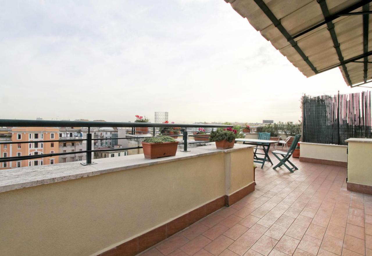 In The Clouds Over Trastevere, Penthouse Studio Apartment โรม ภายนอก รูปภาพ