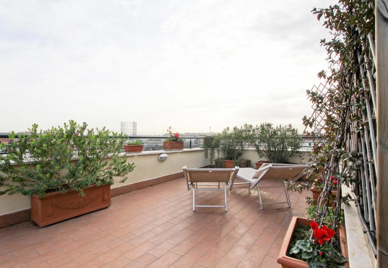 In The Clouds Over Trastevere, Penthouse Studio Apartment โรม ภายนอก รูปภาพ