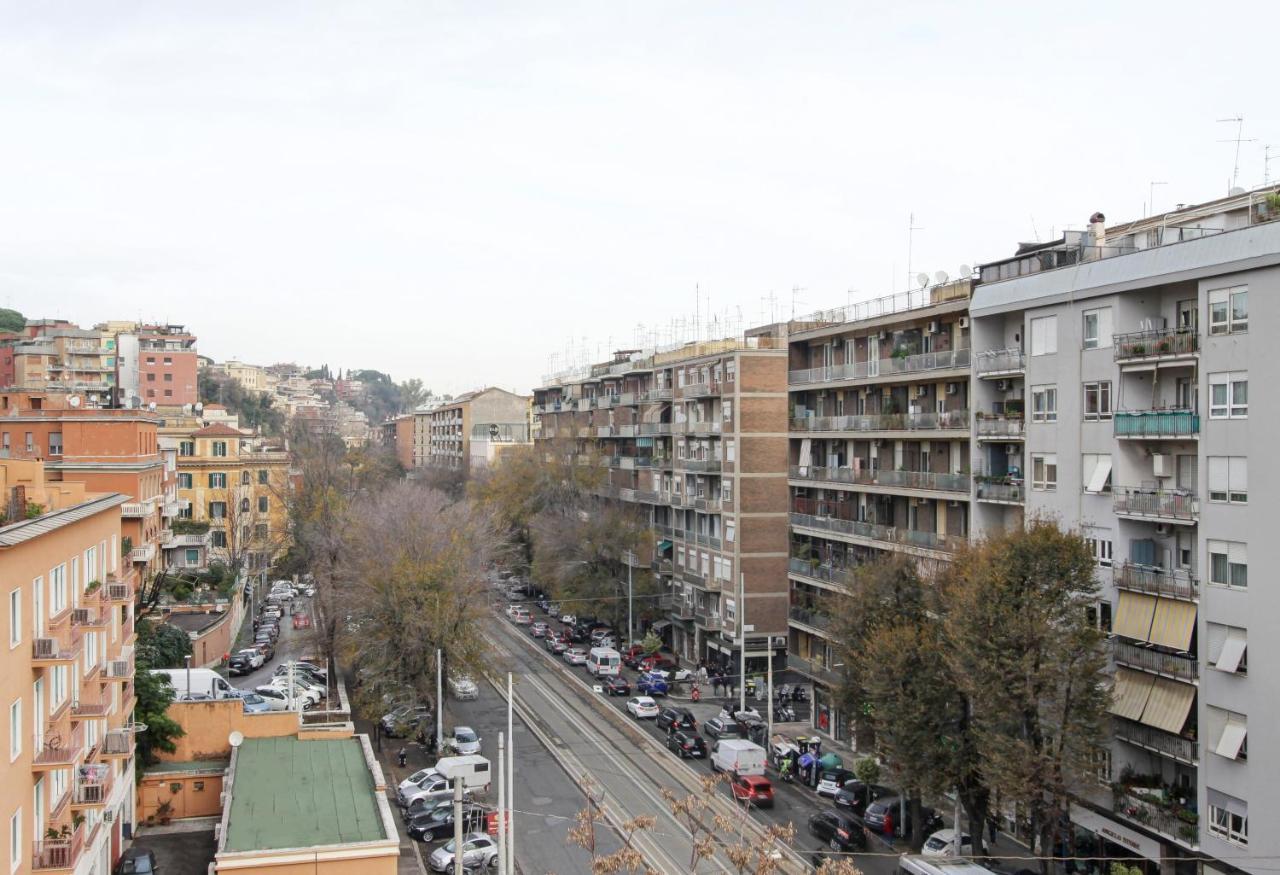 In The Clouds Over Trastevere, Penthouse Studio Apartment โรม ภายนอก รูปภาพ