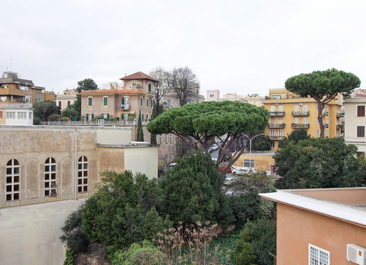 In The Clouds Over Trastevere, Penthouse Studio Apartment โรม ภายนอก รูปภาพ