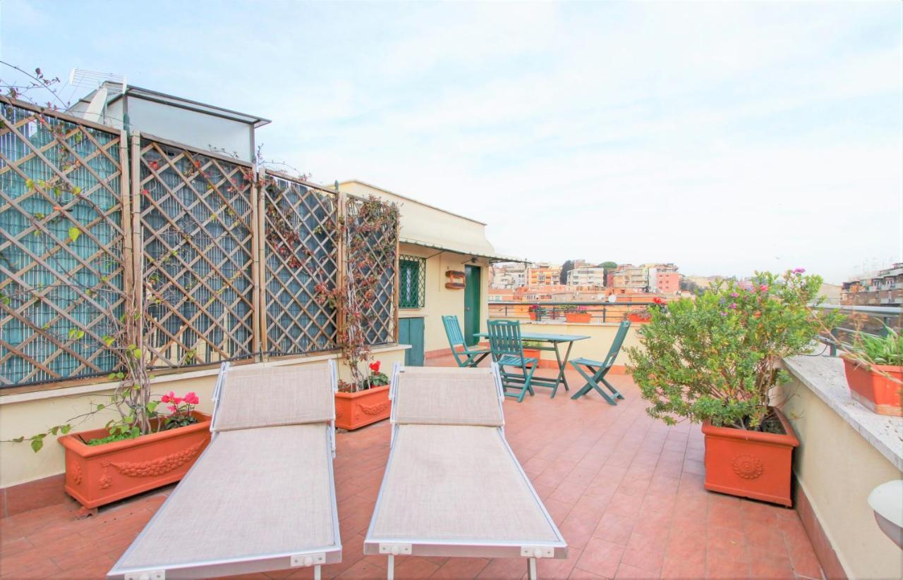 In The Clouds Over Trastevere, Penthouse Studio Apartment โรม ภายนอก รูปภาพ